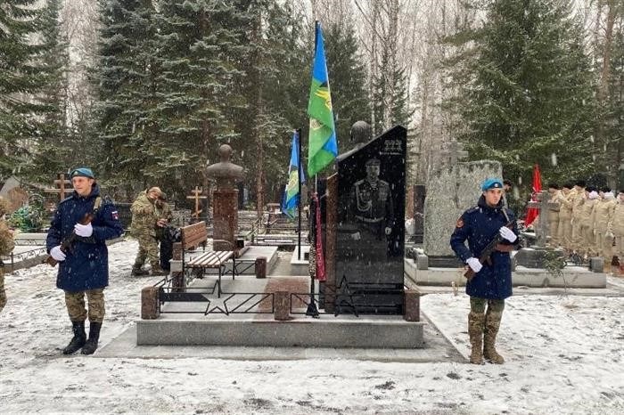 Памятник Андрею Кузнецову, владельцу «Трех мужеств», открыт в Новосибирске